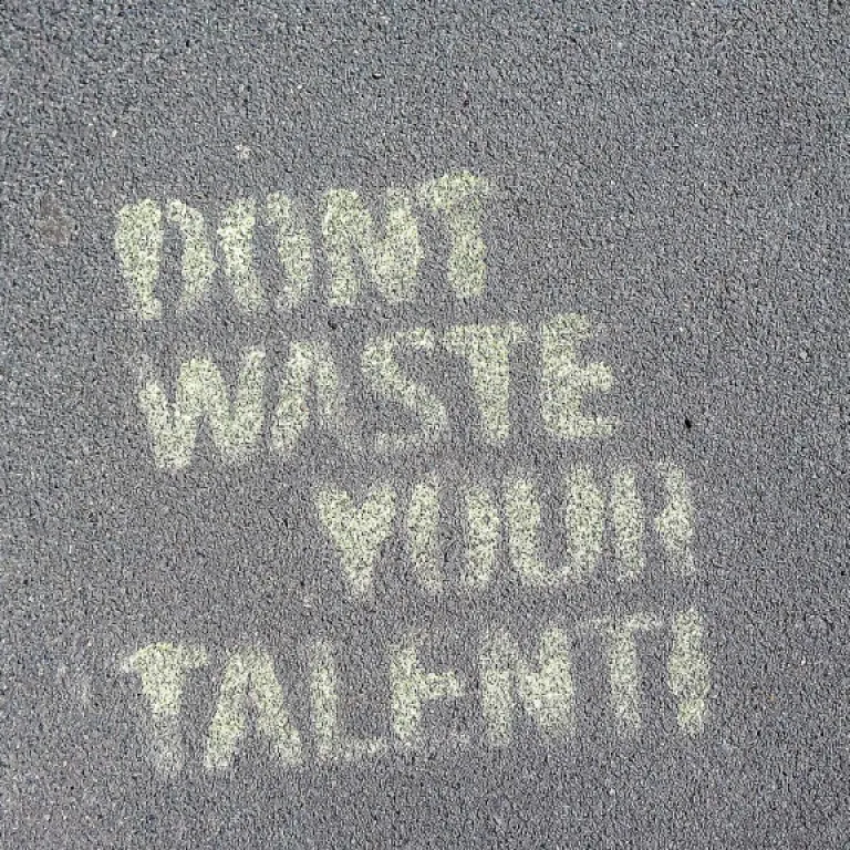 Comment les outils IA de markeonbiz fr transforment la stratégie marketing digitale